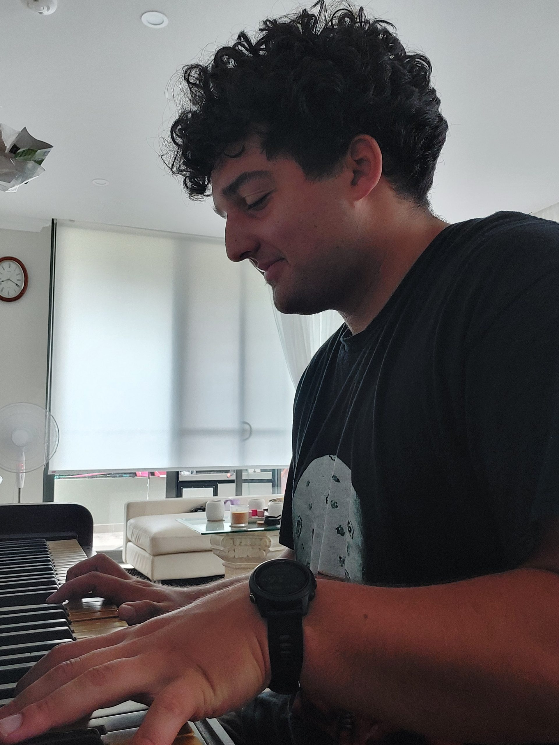 Mark E – Guitar Tutor Commuter